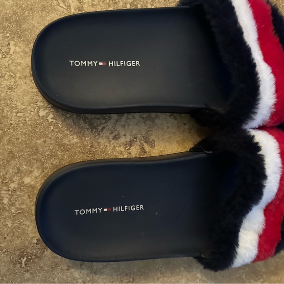 Size 6 Woman’s Tommy Hilfiger Sandals - Picture 3 of 7